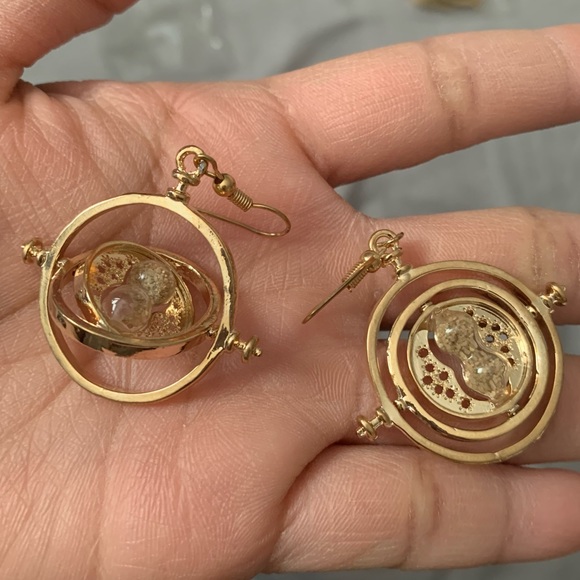 NWOT Harry Potter Time Turner Swiveling Hourglass Rotating Time Earrings Gold - Picture 6 of 7